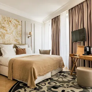 **** Отель Maison Pigalle Франция